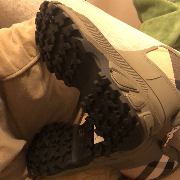 Burberry flash $500 - Picture 4 of 9